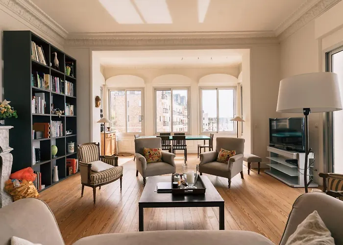 Beautiful 90m Seafront Apartment *