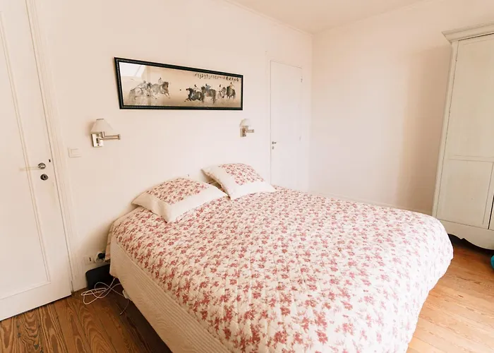 Apartment Beautiful 90m Seafront