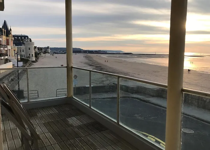 Beautiful 90m Seafront *