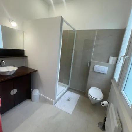 Beautiful Seafront Apartment Lejlighed *