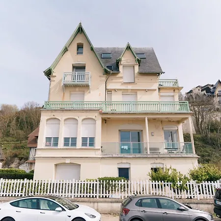 Beautiful Seafront Apartment Lejlighed