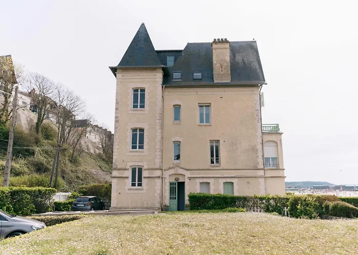 Beautiful 90m Seafront Apartamento